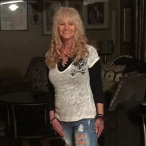 Meet your Posher, Dena